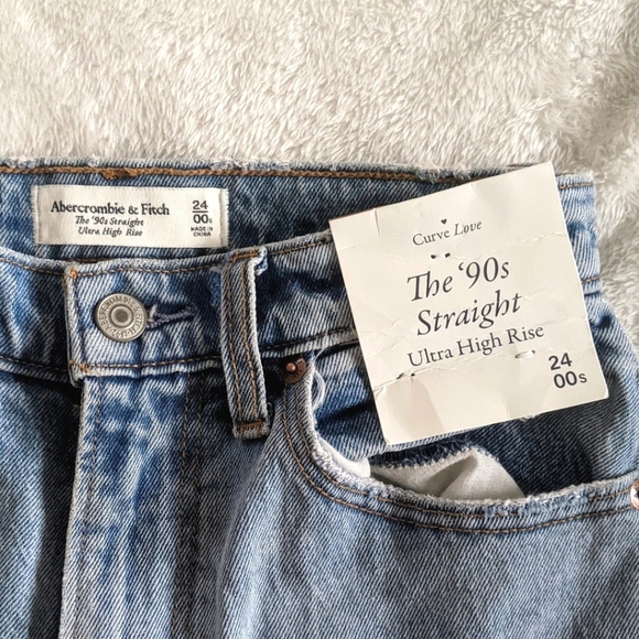 Abercrombie 90s Straight Leg Jeans in Curve Love - Picture 2 of 5